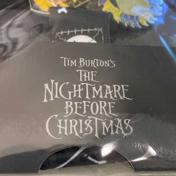 Disney the nightmare Before Christmas collectible pins and lanyard - Picture 8 of 11